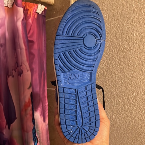 2016 Air Jordan 1’s VNDS- hardly worn. Excellent condition! - Picture 4 of 9